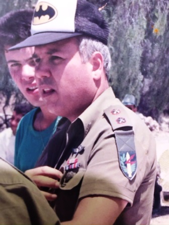 תמונה של סיפור שירותו של סא"ל במיל דב גונן ששירת במשך 35 שנים בחיל החימוש ופרש לגמלאות בשנת 2001


